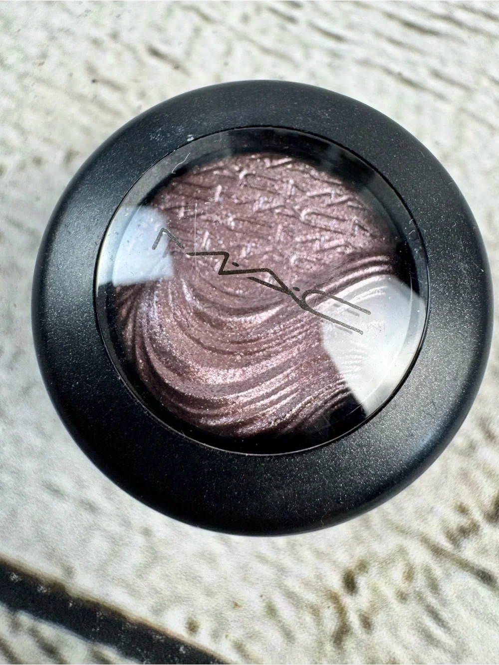 MAC Cosmetics Extra Dimension Eyeshadow “Smoky Mauve”